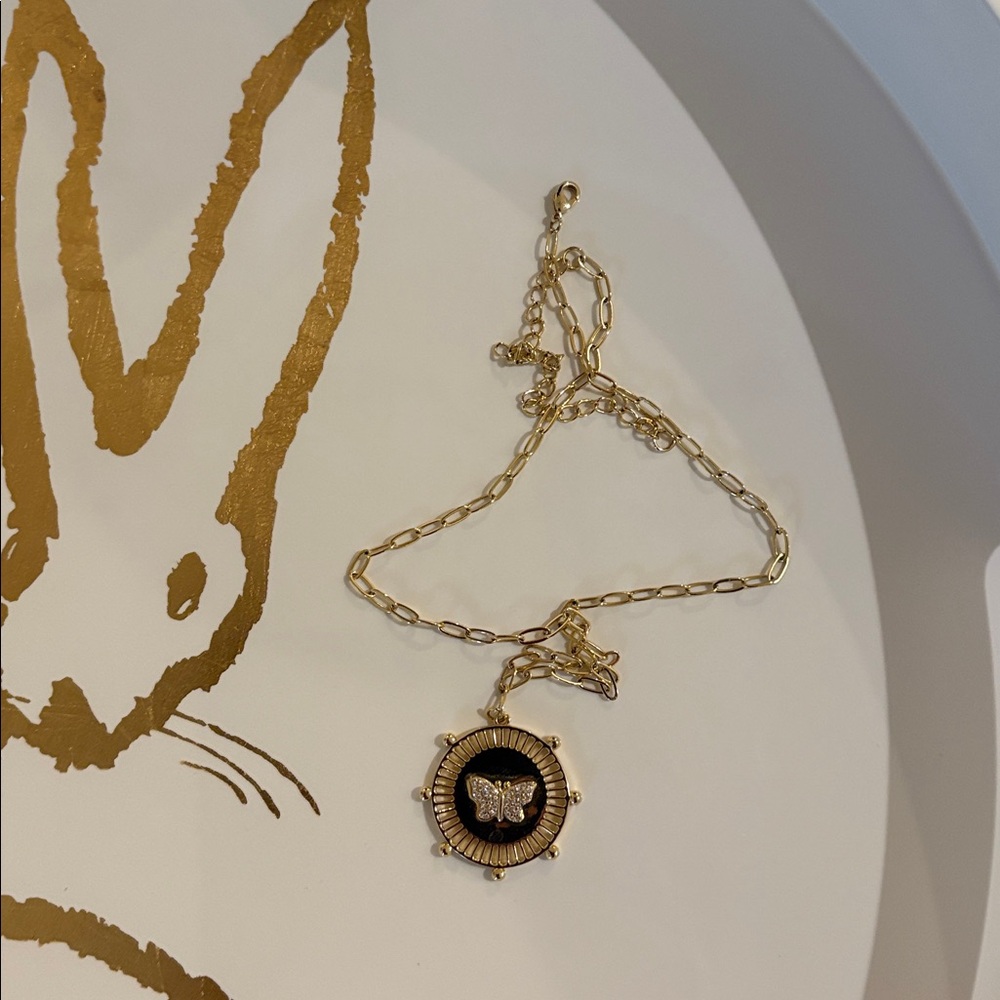 Elegant Gold Pendant Necklace